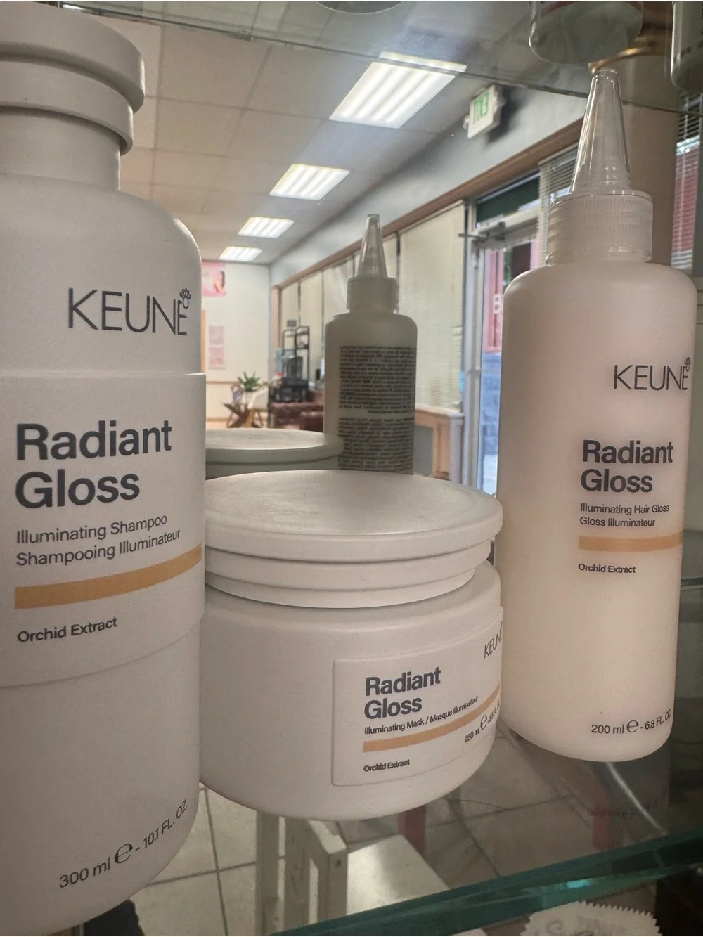 Radiant Gloss Illuminating Hair Set in White